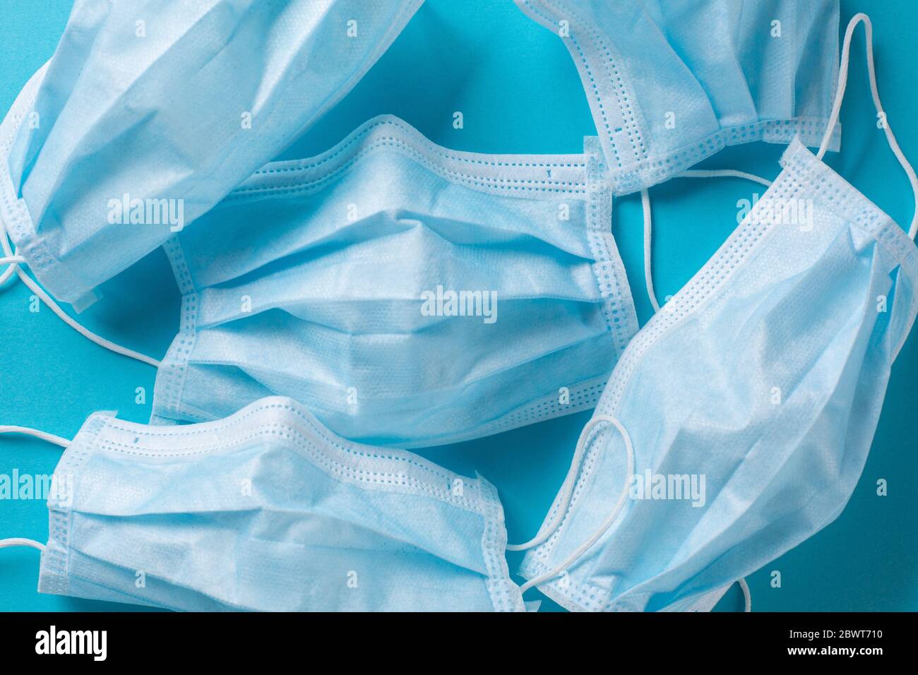 Blue disposable surgical mask hi-res stock photography and images - Alamy
