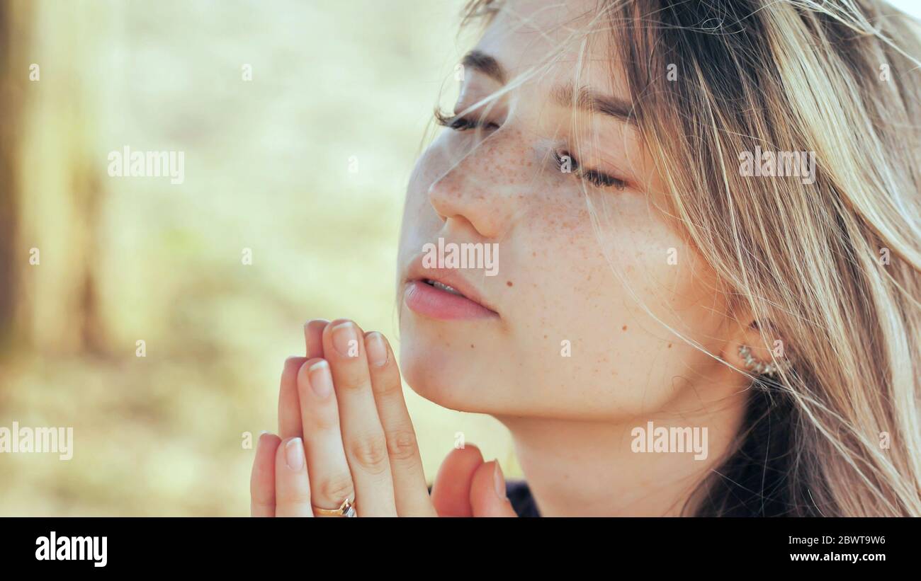 Folded hands kneeling hi-res stock photography and images - Alamy