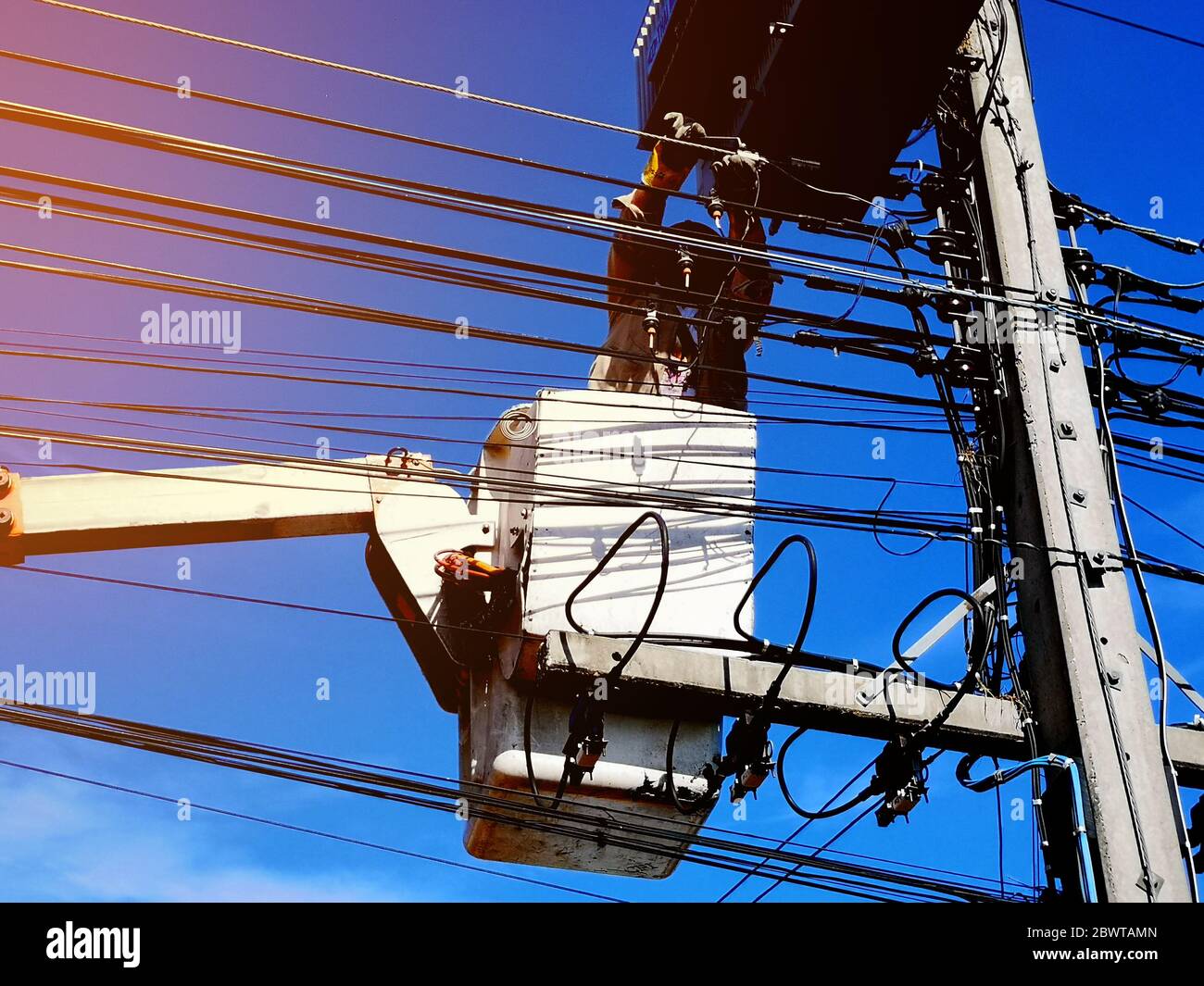 Lineman on pole hires stock photography and images Alamy