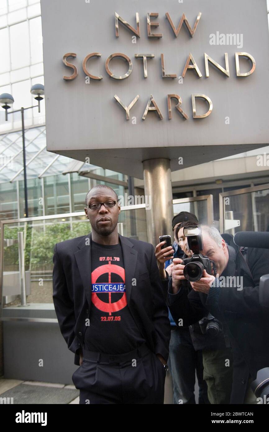 Daniel Obachike (7:7 buss passenger- held in prison for 7 months without charge) joins photographers demonstrating outside New Scotland Yard in London over new anti terror legislation Stock Photo