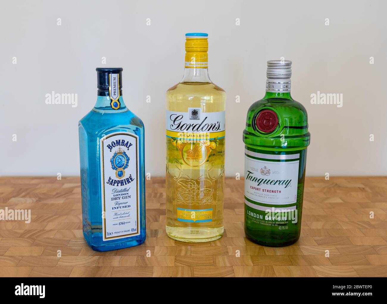 Gin bottle brands: Bombay Sapphire premium gin, Gordon's Sicilian lemon gin & Tanqueray Export Strength gin Stock Photo