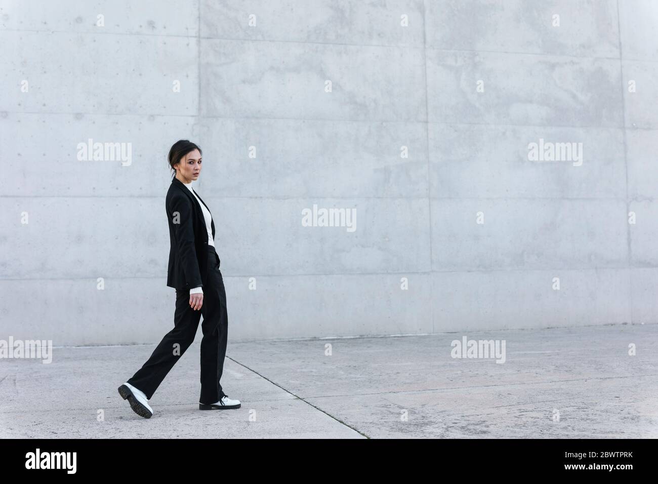 Black business woman suit hi-res stock photography and images - Alamy