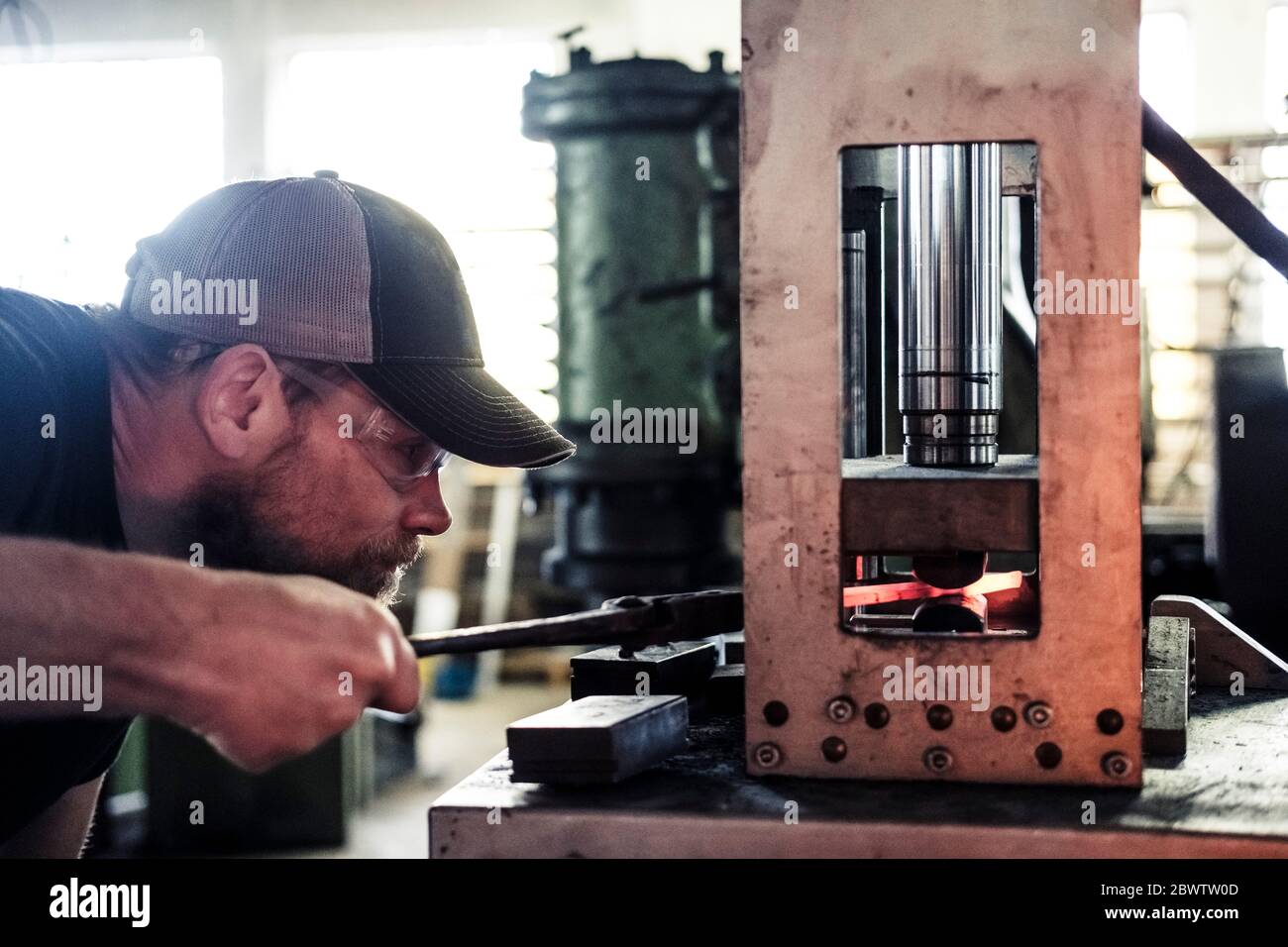 Hydraulic hammer hires stock photography and images Alamy