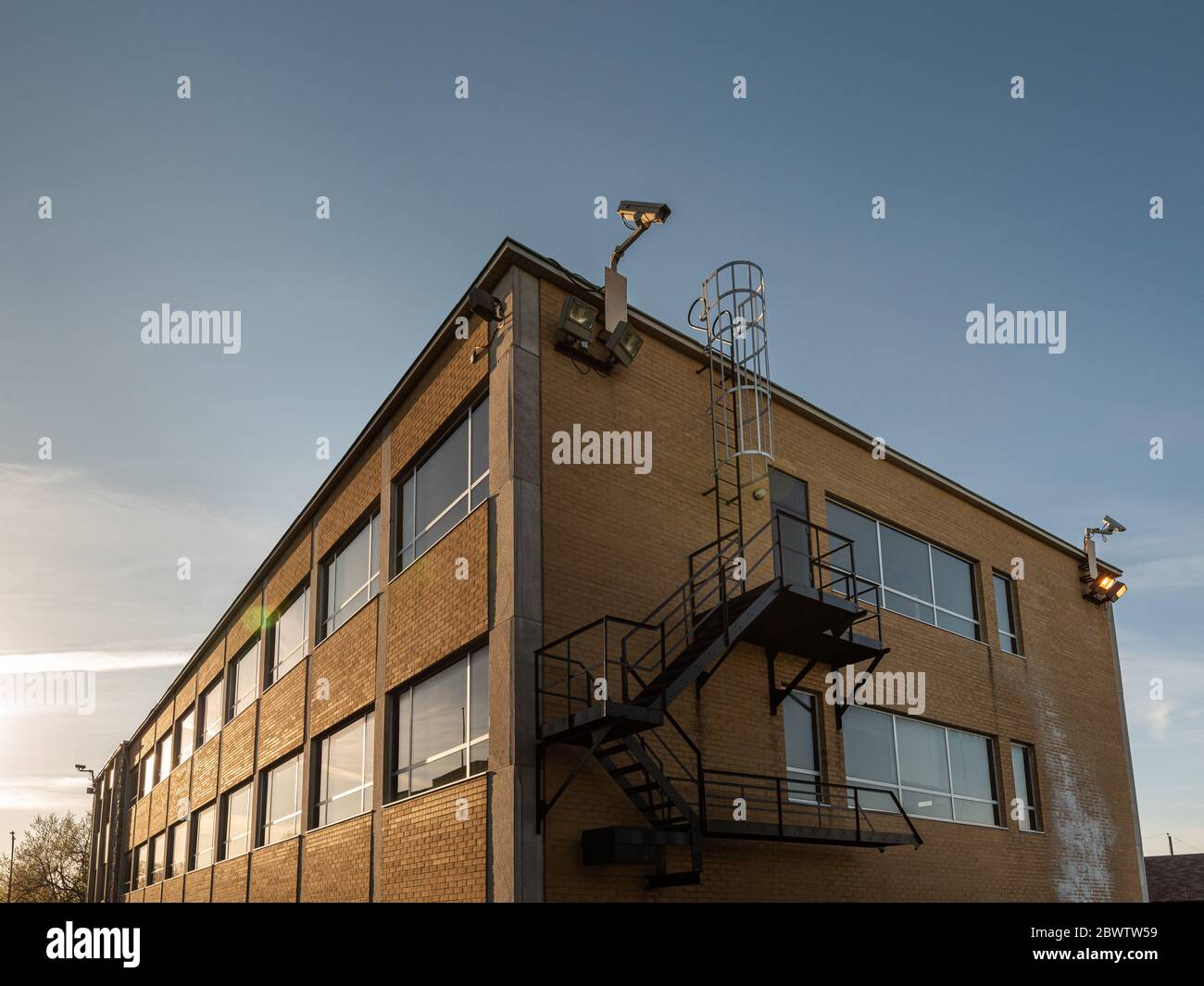 The exterior facade of a generic small business Stock Photo - Alamy