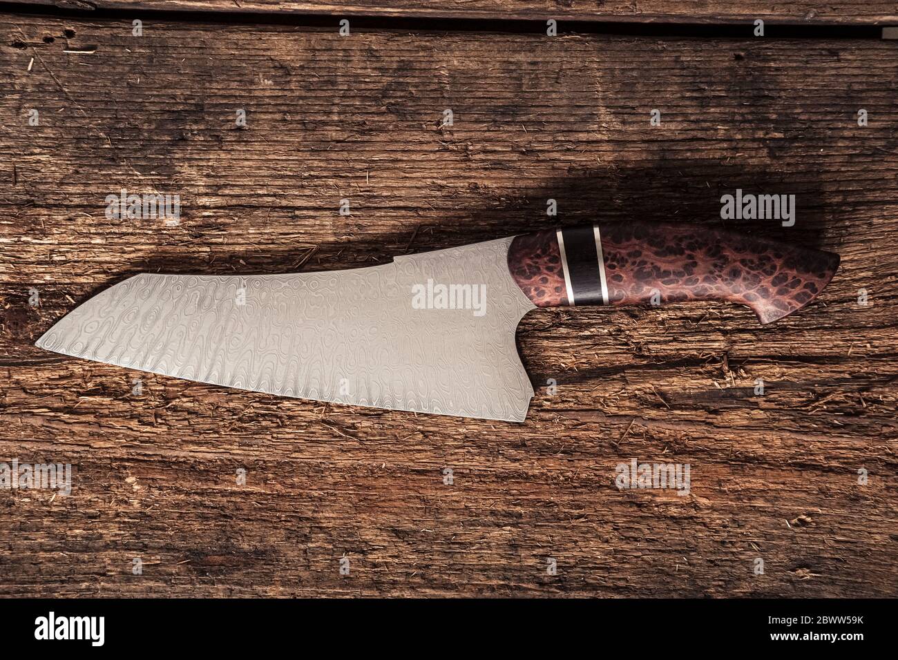 https://c8.alamy.com/comp/2BWW59K/hand-forged-knife-from-damask-steel-2BWW59K.jpg
