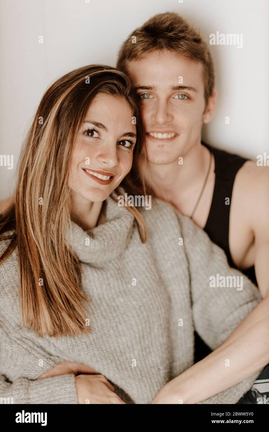 Portrait of happy young couple at home Stock Photo - Alamy
