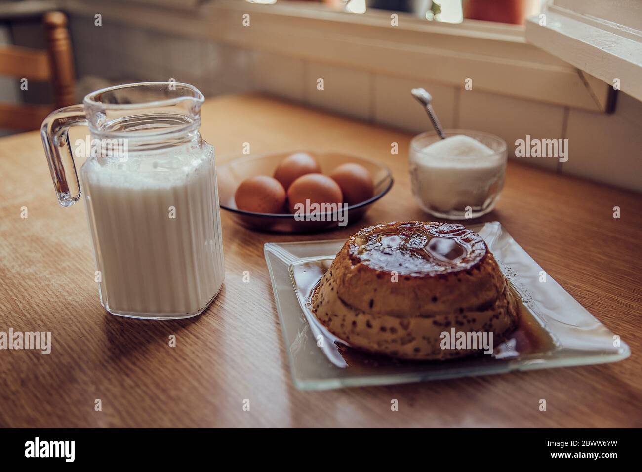 Ready-to-eat flan and its ingredients Stock Photo