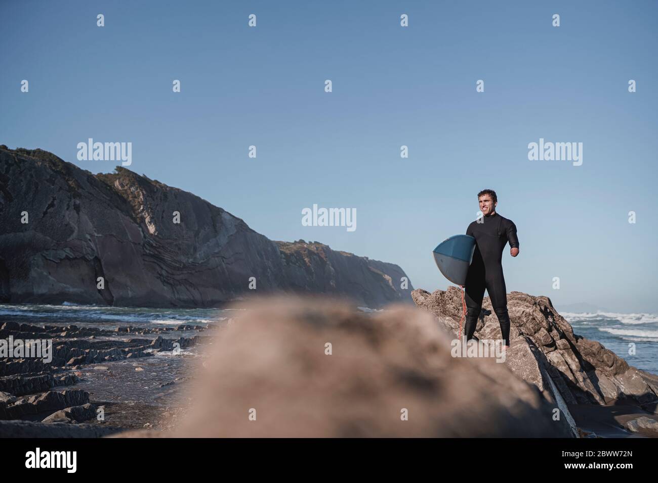 Amputee sport surfer surfing hi-res stock photography and images - Alamy