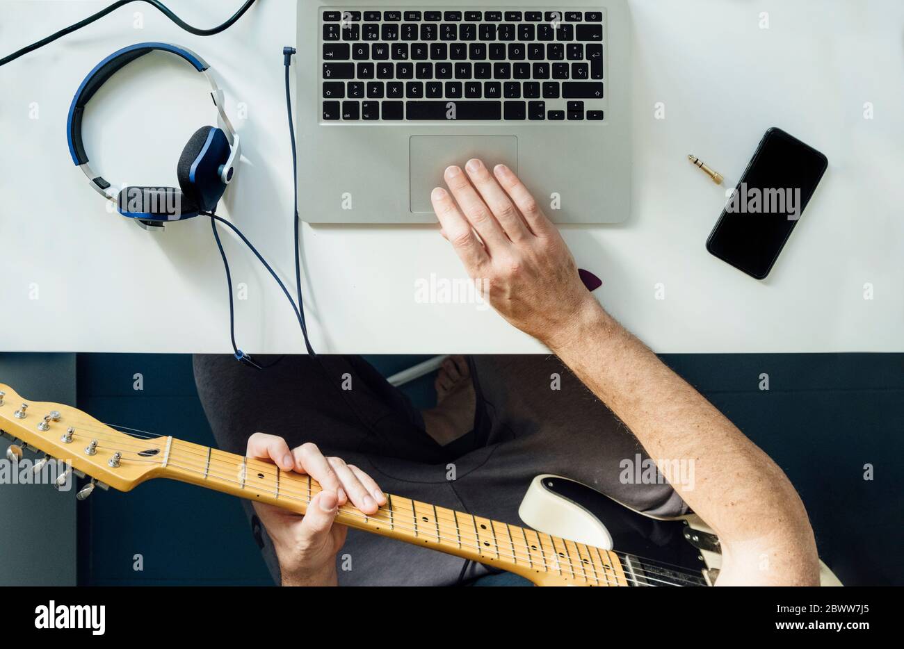 Play guitar 2024 online with keyboard