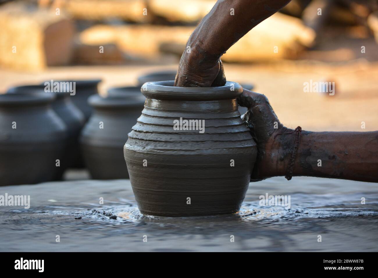 Adult sculptor working raw wet hi-res stock photography and images - Alamy
