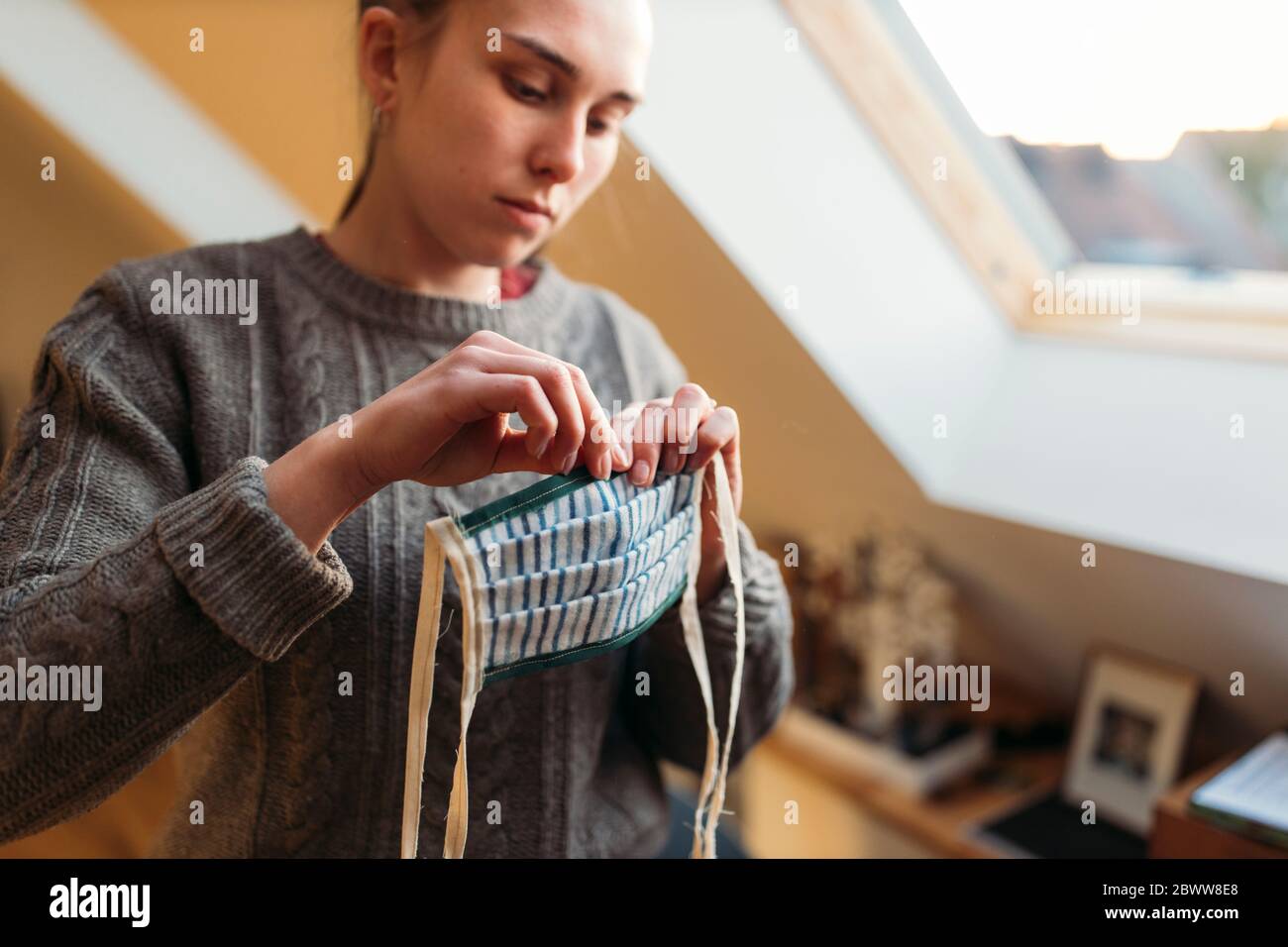 Woman dust mask hi-res stock photography and images - Alamy