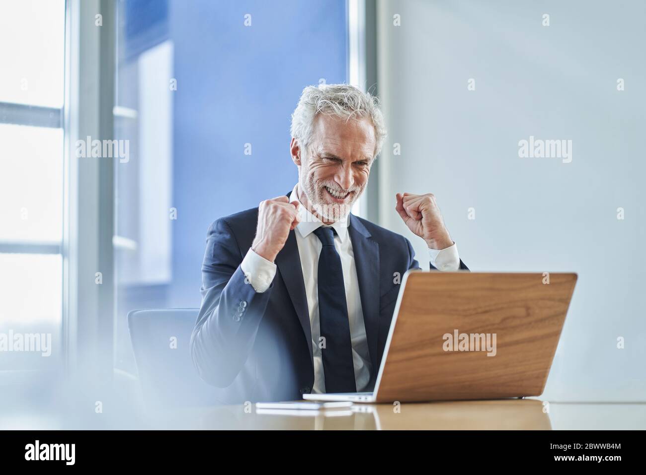 Cheering businessman desk in hi-res stock photography and images - Alamy