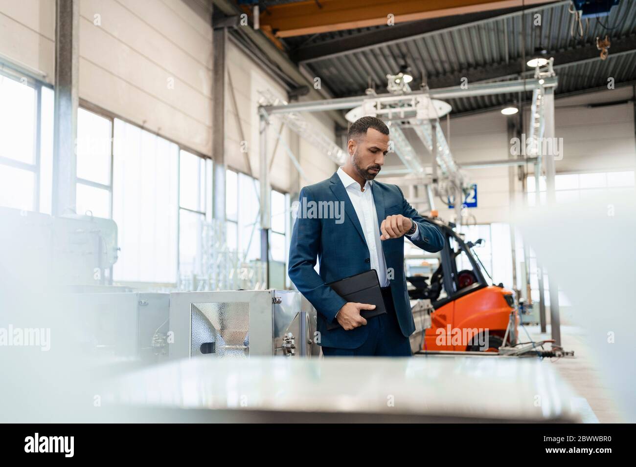 Factory time hi-res stock photography and images - Alamy