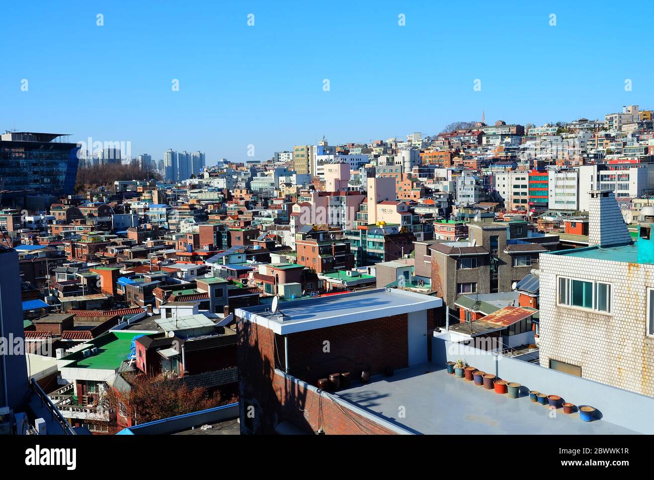 SEOUL, SOUTH KOREA - DECEMBER 29, 2018: Scenery of cityscape in the morning at Itaewon-dong area where is known for a famous dining and nightlife in S Stock Photo
