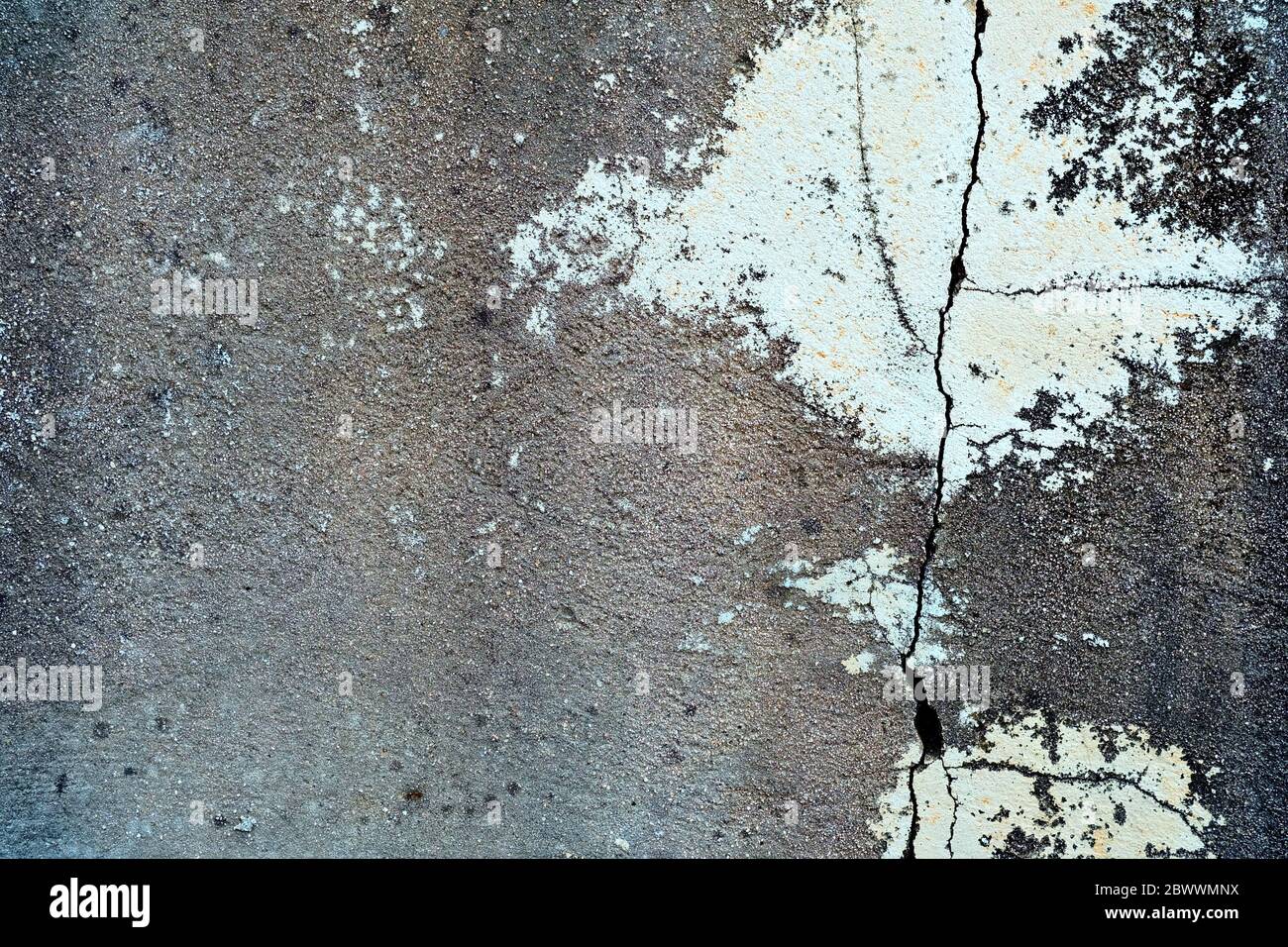 Broken concrete wall hi-res stock photography and images - Alamy