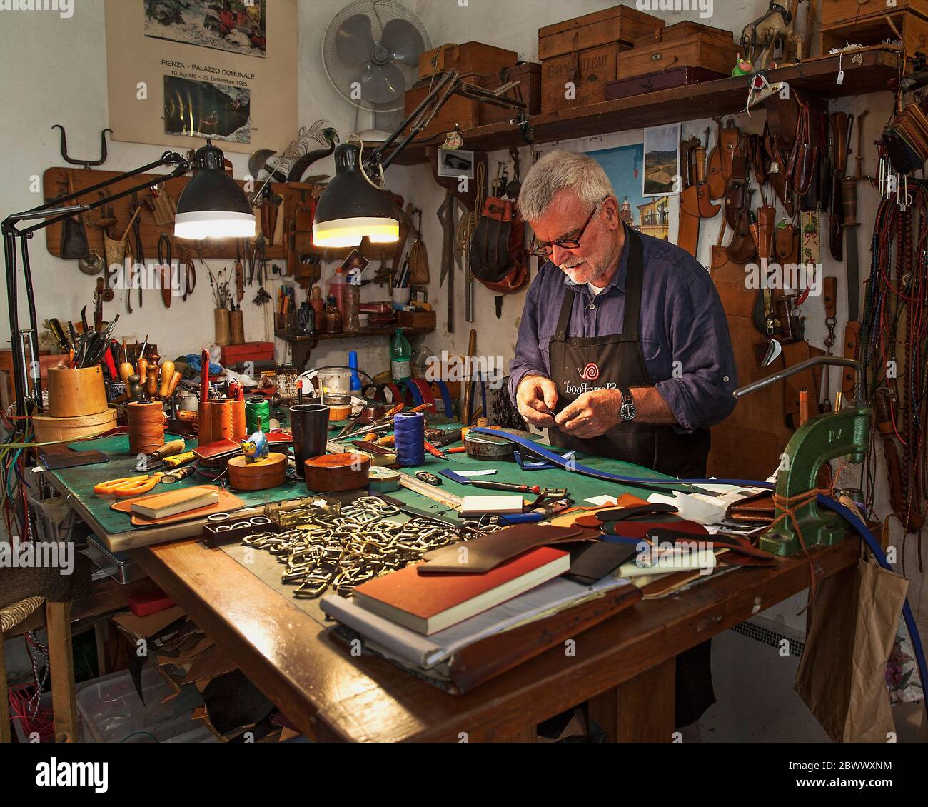 Craftsman making leather items in workshop - Pienza - Tuscany Stock Photo