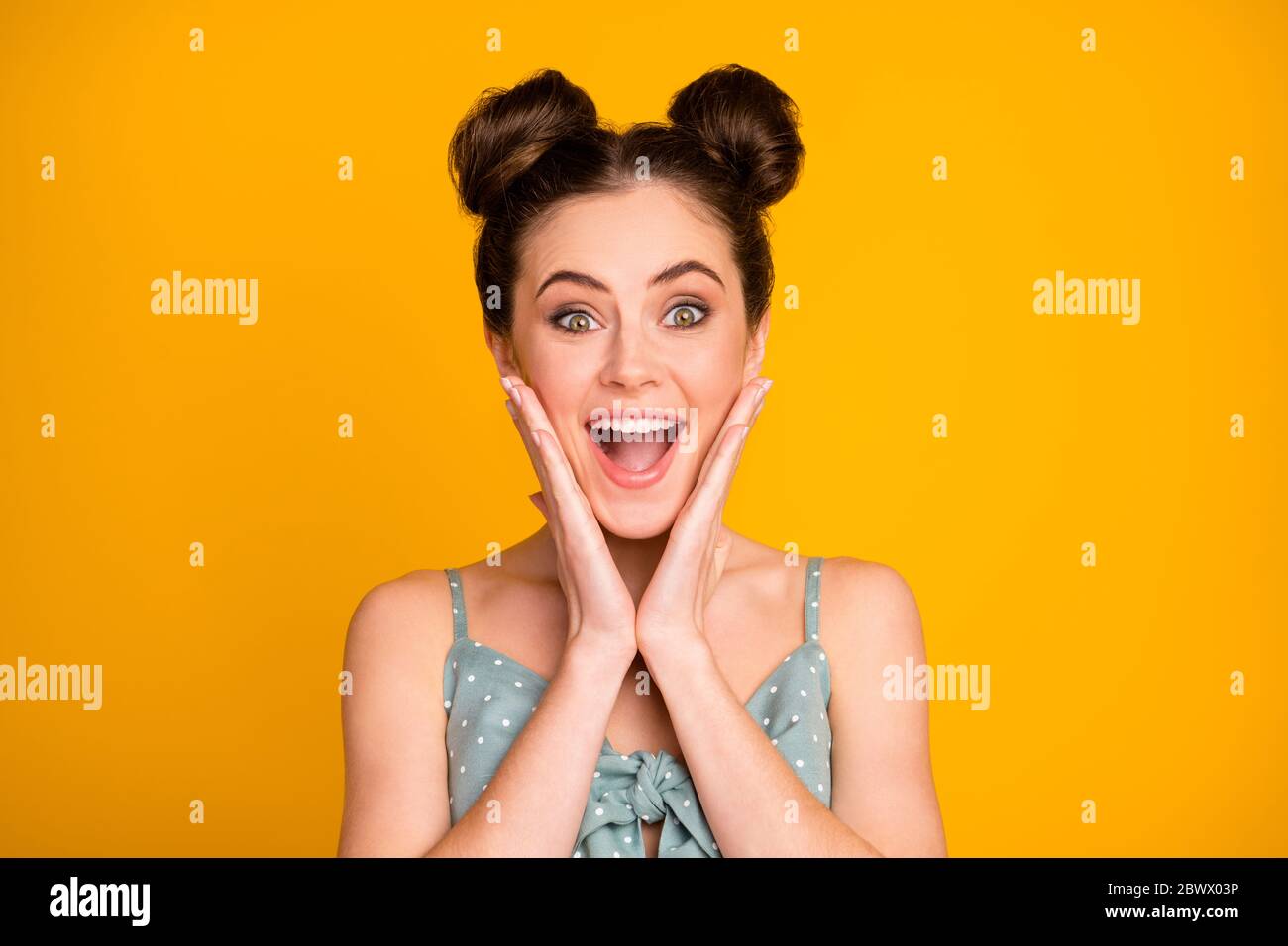 Close up photo of astonished energetic cheerful girl look good ...