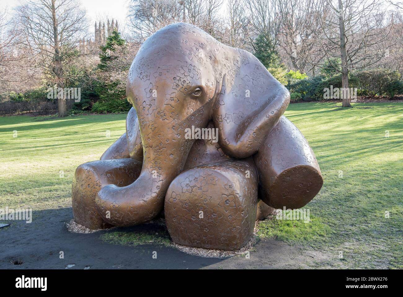 Baby elephant statue hires stock photography and images Alamy