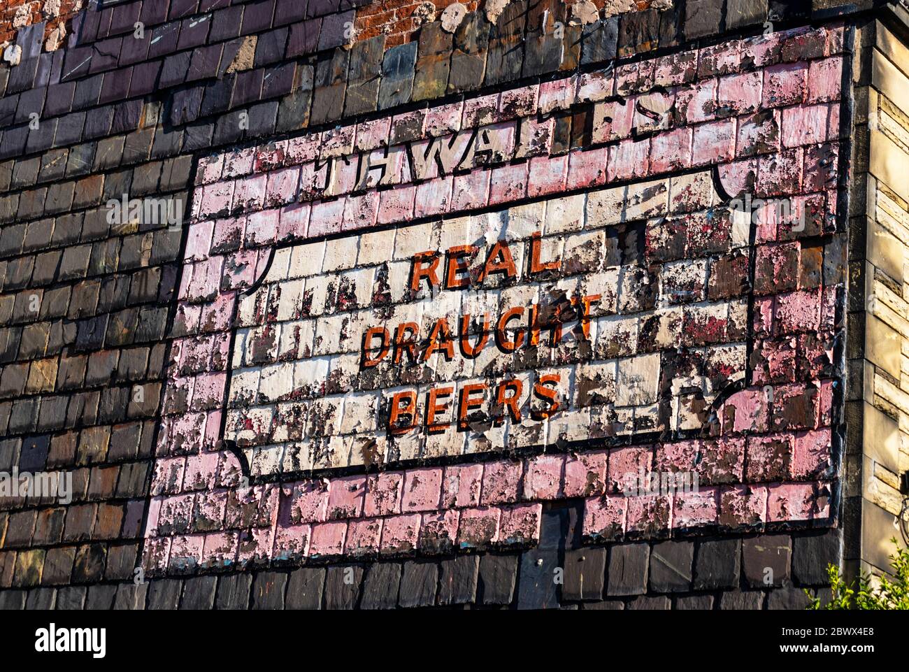 Thwaites Real Draught Beers Sign. Roman Road, Blackburn Stock Photo Alamy