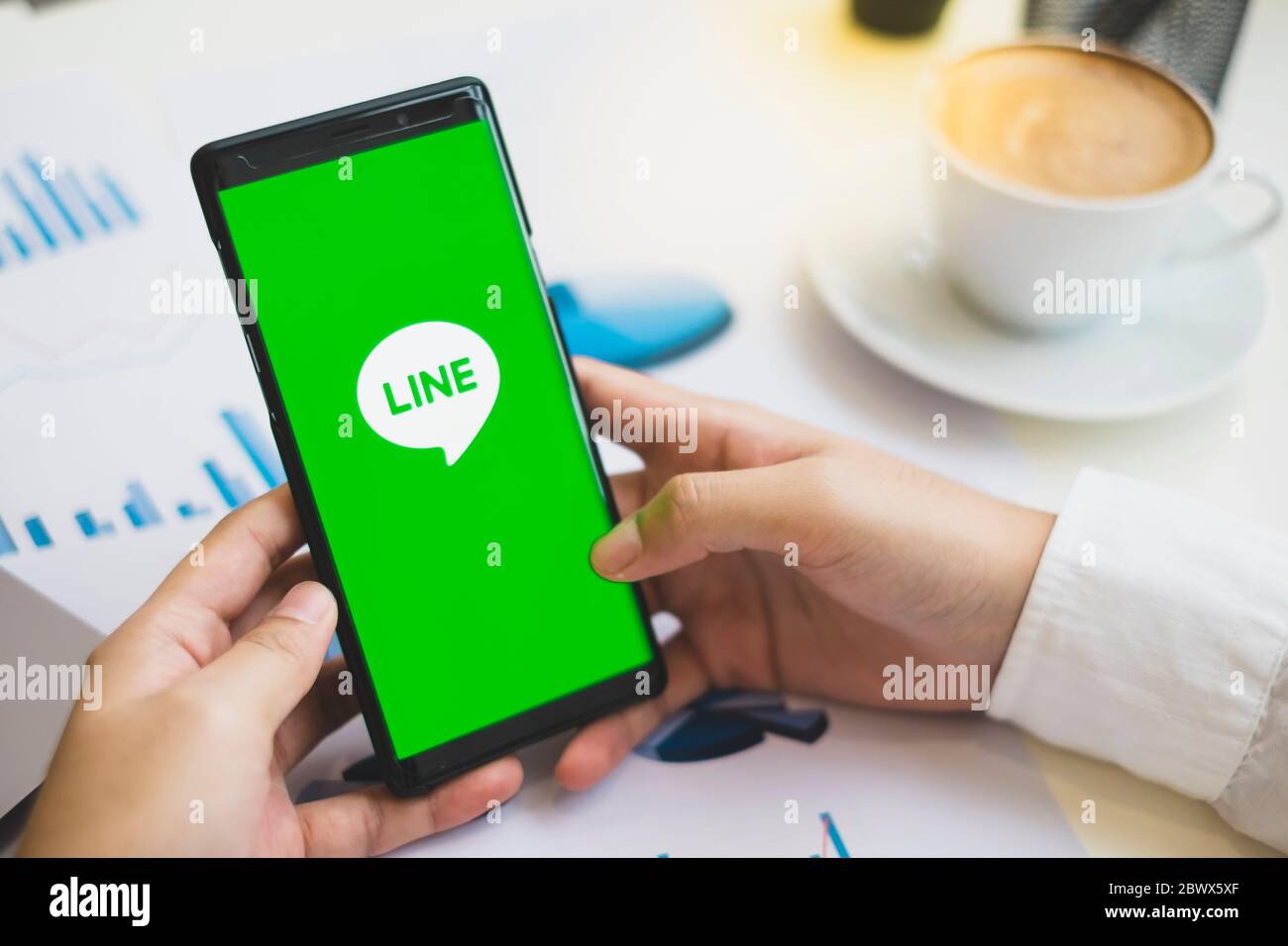 How to open line a samsung phone