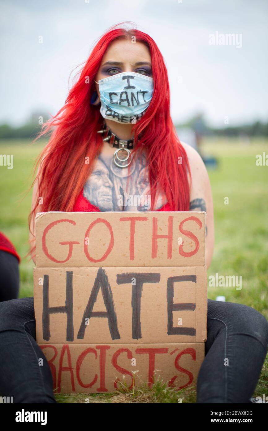 Hyde Park, London, England. 3rd June 2020. A female goth wears an 'I Can't Breathe' face mask while protesting in Hyde Park in solidarity with Black Lives Matter movement and the death of the unarmed American citizen, George Floyd who was killed while in the custody of Minneapolis police. (photo by Sam Mellish / Alamy Live News) Stock Photo