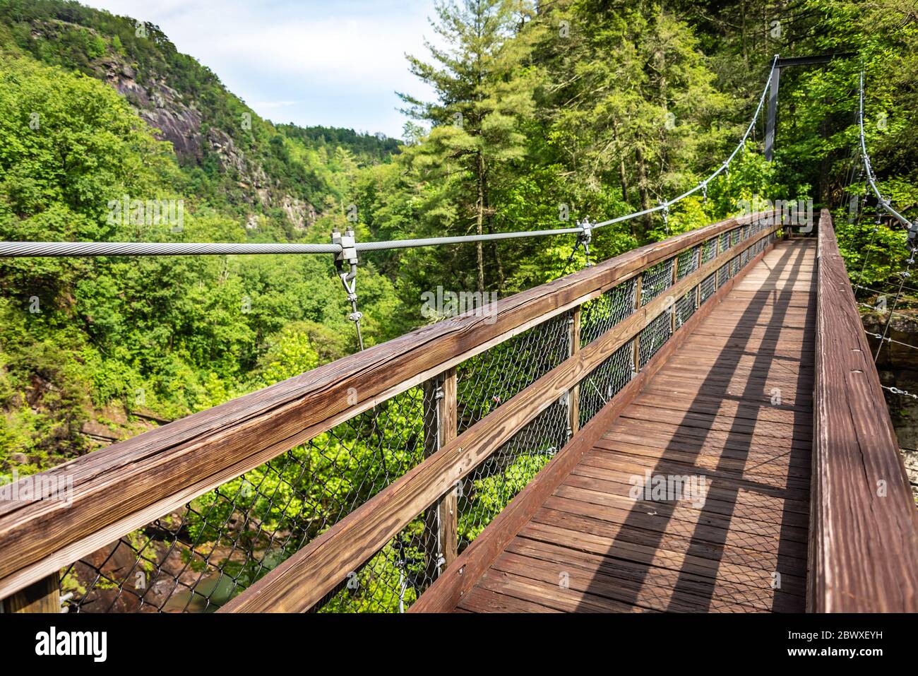 Suspension bridge over Tallulah Gorge at Tallulah Gorge State Park, adjacent to Tallulah Falls, Georgia, between Rabun and Habersham Counties. (USA) Stock Photo