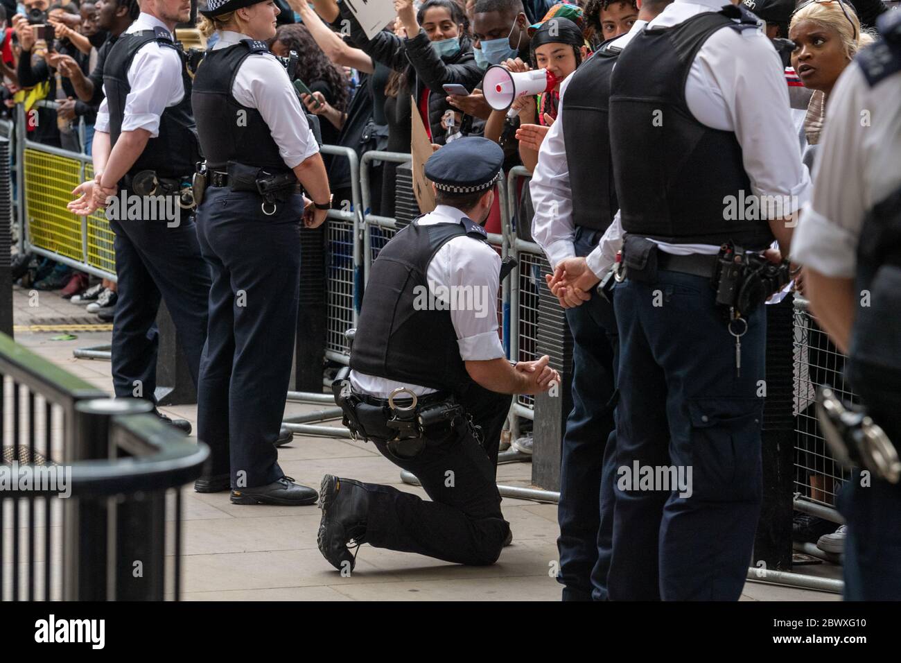 London, UK. 3rd June, 2020. British police officers 'take the knee' outside Downing Street during the 'Black lives matter' demonstration Credit: Ian Davidson/Alamy Live News Stock Photo