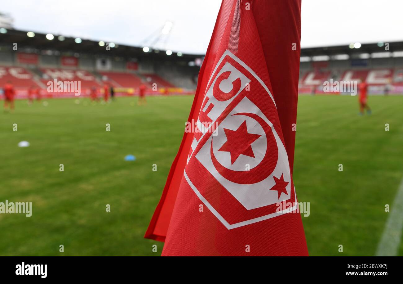 03 June 2020 Saxony Anhalt Halle Saale Football 3rd League 29th Matchday Hallescher Fc Eintracht Braunschweig Erdgas Sportpark The Hfc Team Warms Up In The Empty Stadium Photo Hendrik Schmidt Dpa Zentralbild Dpa Important