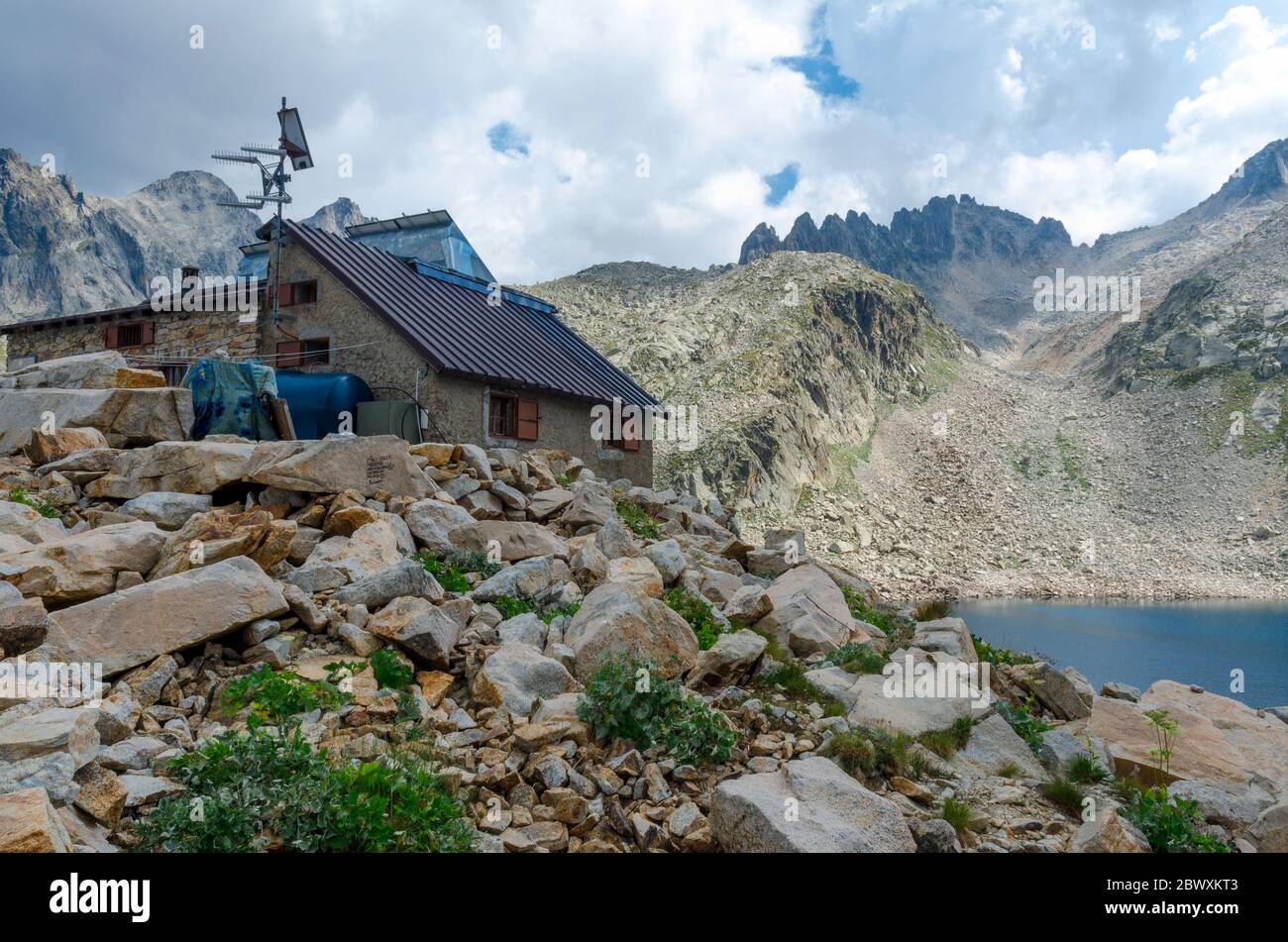 mountain refuge Emilio Questa and lake of Portette in Maritime Alps Park  Stock Photo - Alamy