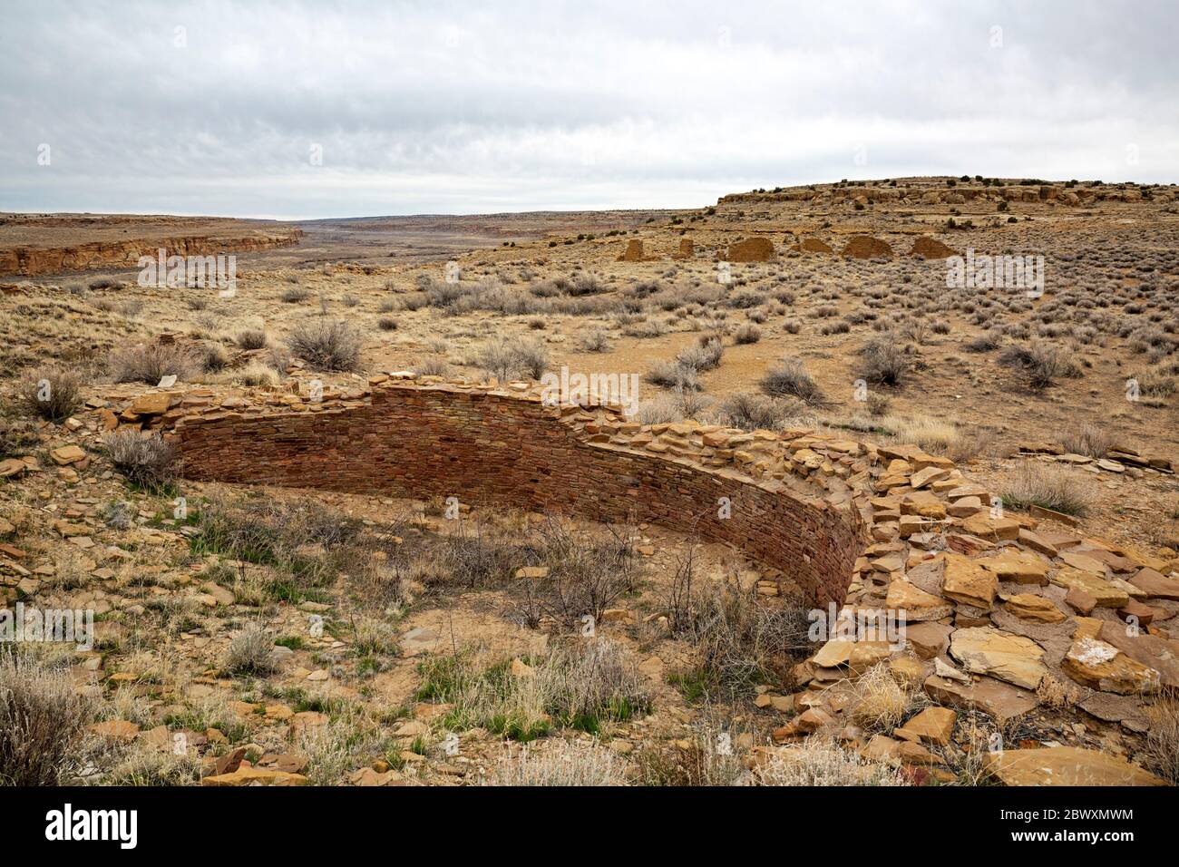 NM00425 00 NEW MEXICO The rounded walls of a kiva part of the