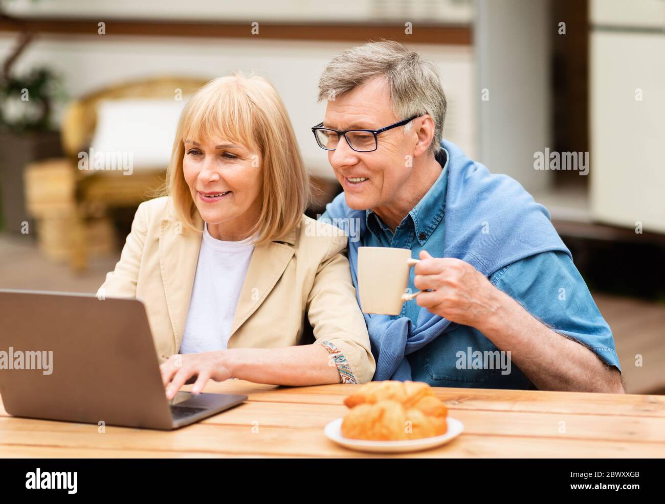 Man use laptop computer in camper hi-res stock photography and images -  Alamy