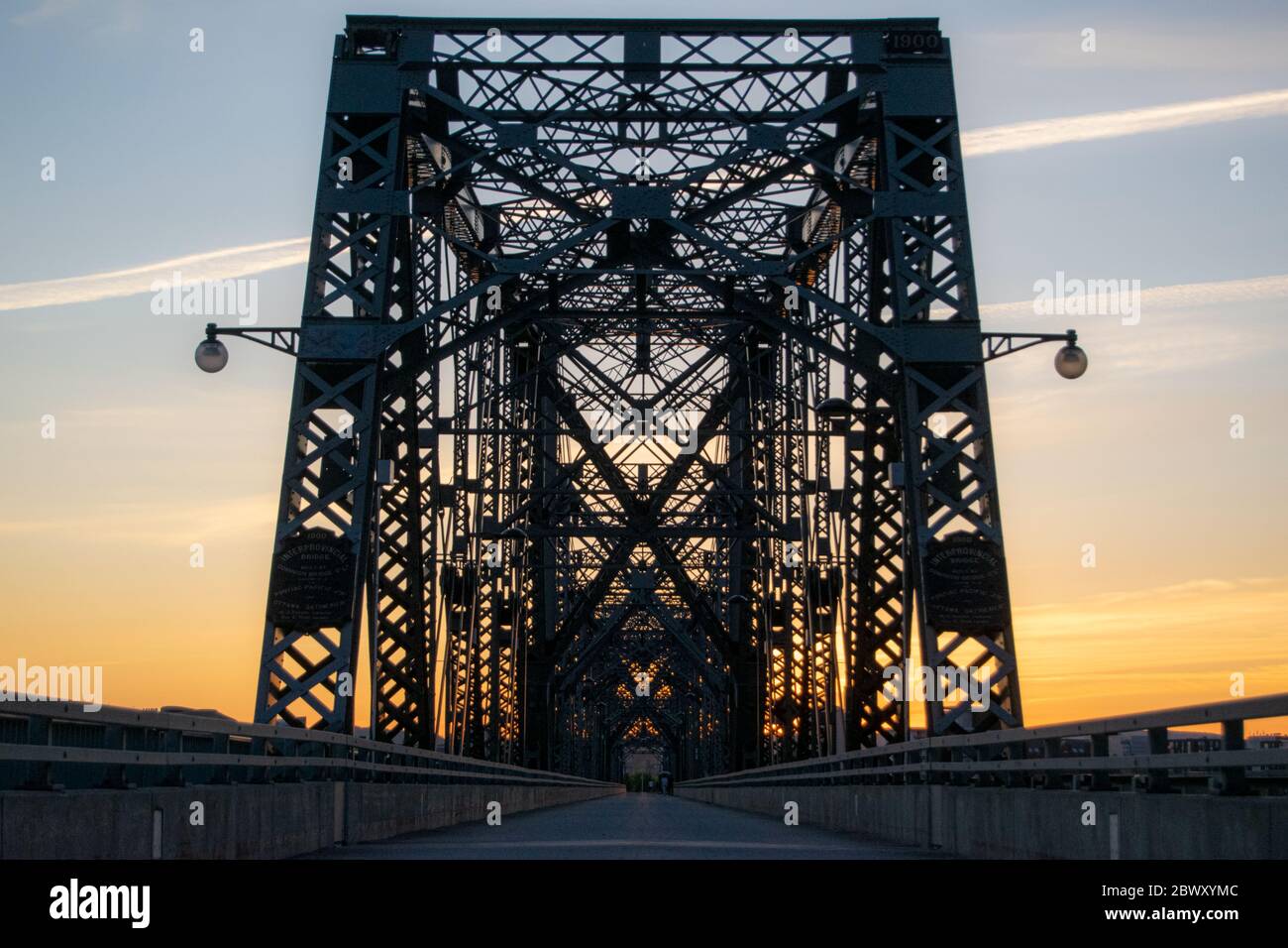 Old steel truss bridge hi-res stock photography and images - Alamy