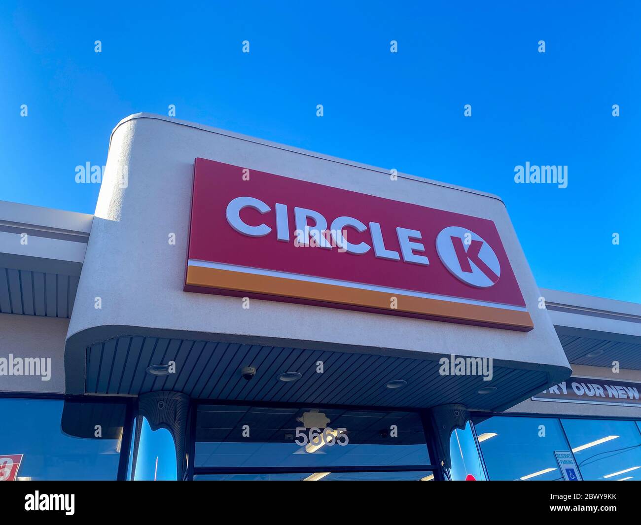 Oil Shop Gas Station High Resolution Stock Photography and Images Alamy