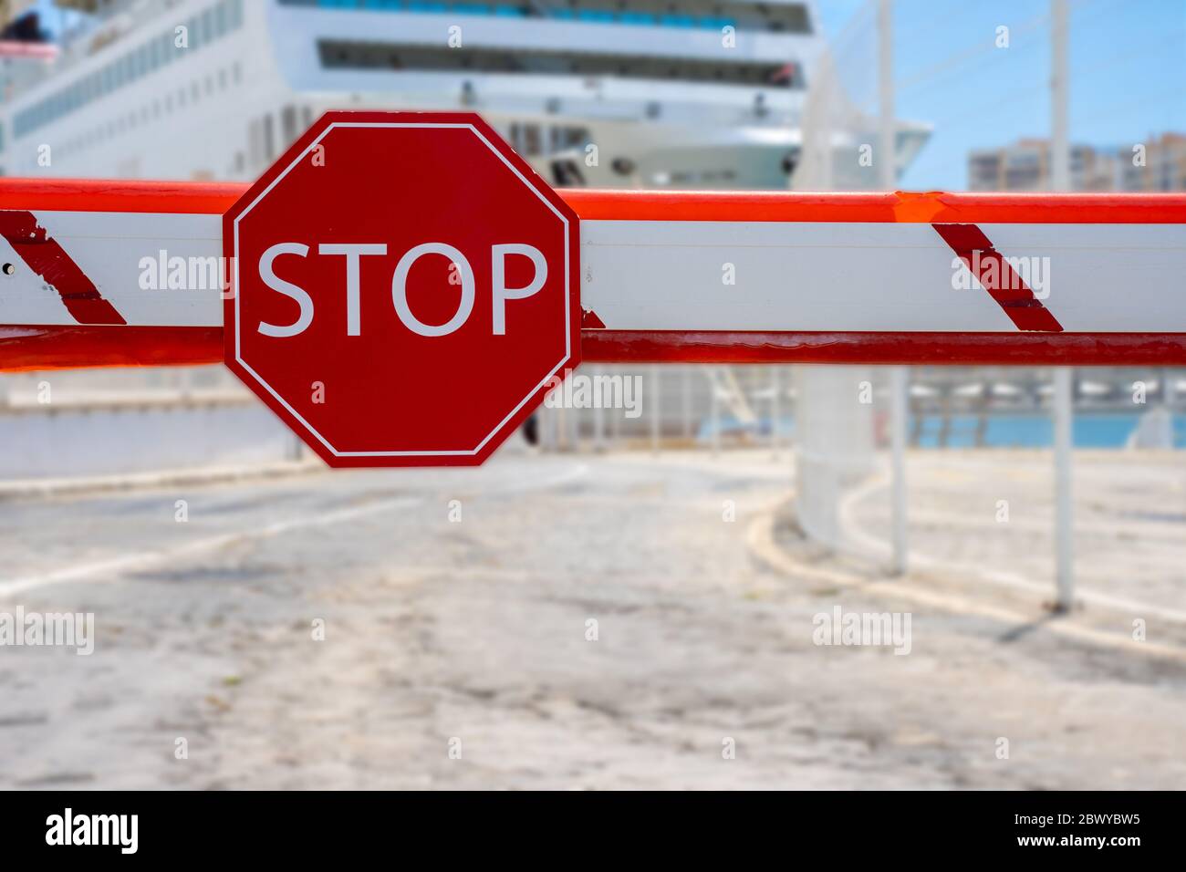 Gate Entrance Signs With Stop Arm