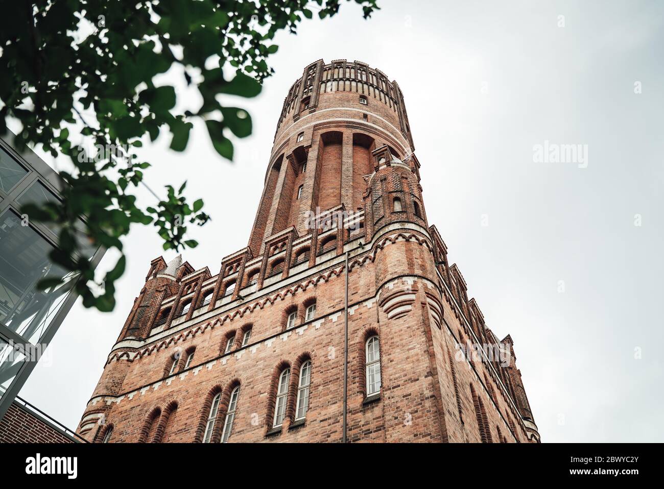 Tall red brick wall hi-res stock photography and images - Alamy