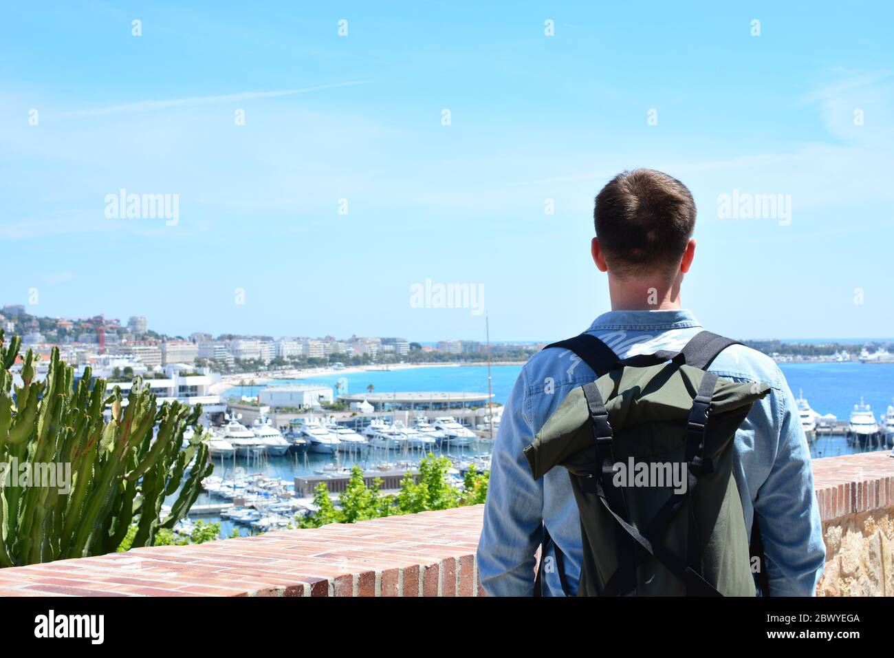 Back view happy young tourist hi-res stock photography and images - Alamy