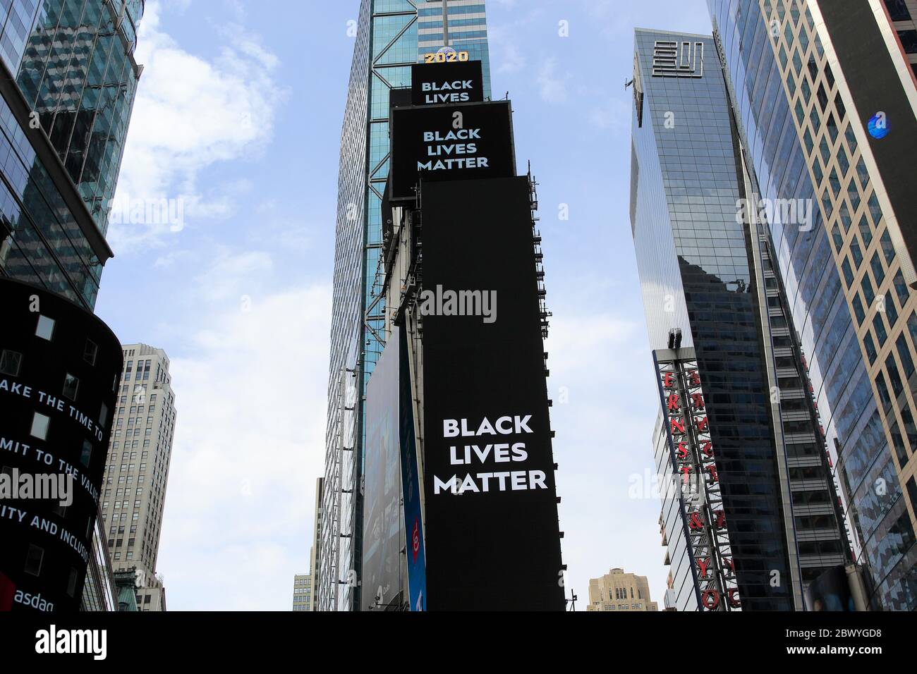 Black Lives Matter billboard in Times Square. The death of George Floyd while in the custody of Minneapolis police has prompted nationwide protests around the United States demanding justice and social change. 1 Times Square, Manhattan, New York City USA. June 2, 2020 Stock Photo