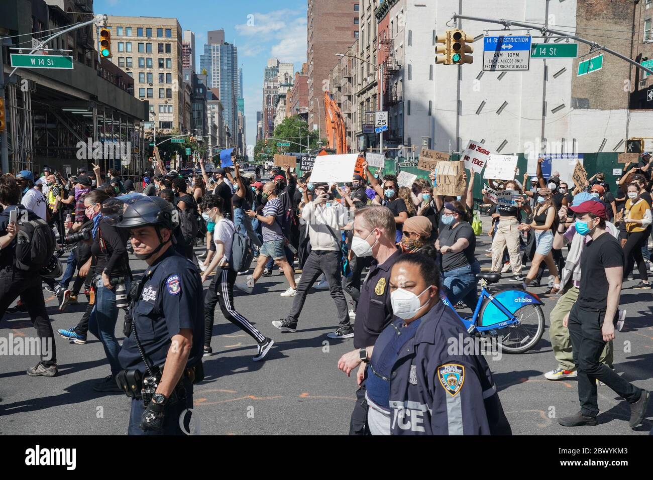 New York, NY, USA. 3rd June, 2020. Protesters demonstrate over the death of George Floyd by a Minneapolis police officer on June 3, 2020 in New York. Credit: Bryan Smith/ZUMA Wire/Alamy Live News Stock Photo