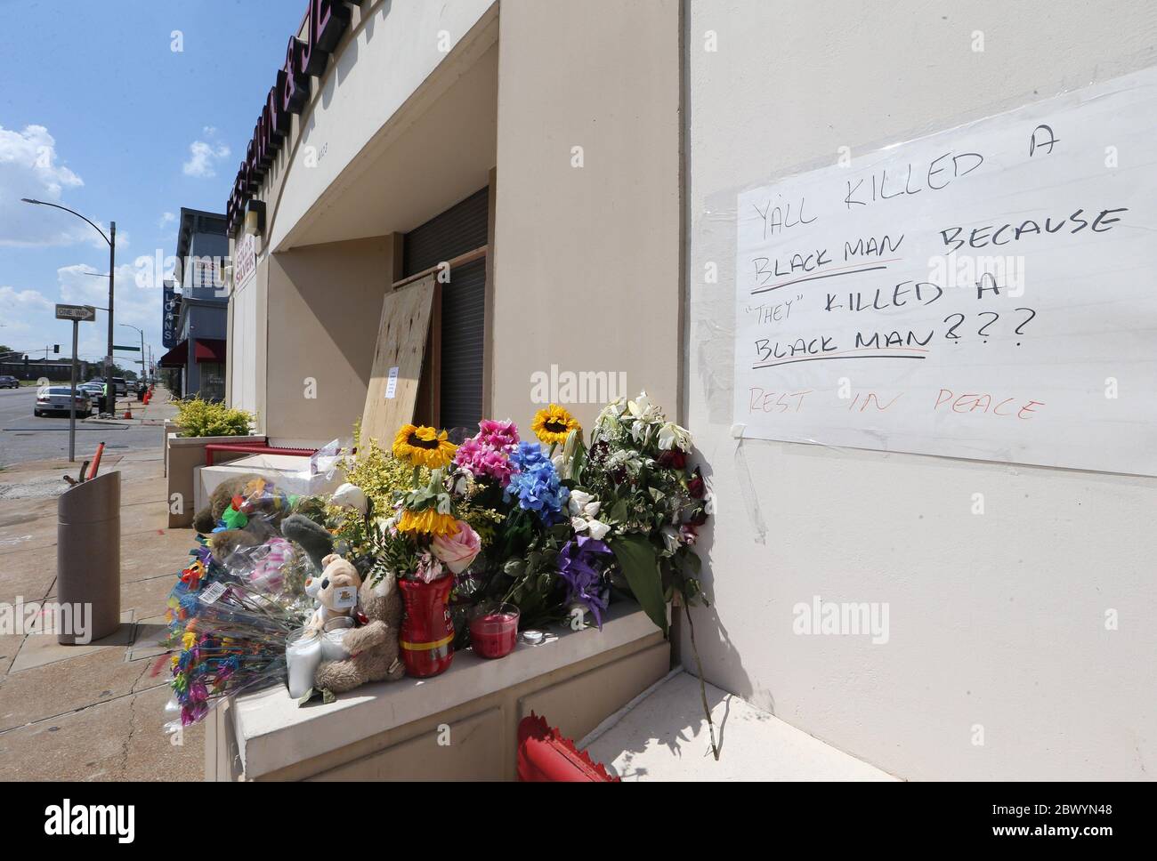 St. Louis, United States. 03rd June, 2020. A small memorial has been  created outside of Lees Pawn and Jewelry on Wednesday, June 3, 2020, where  retired St. Louis City police captain David