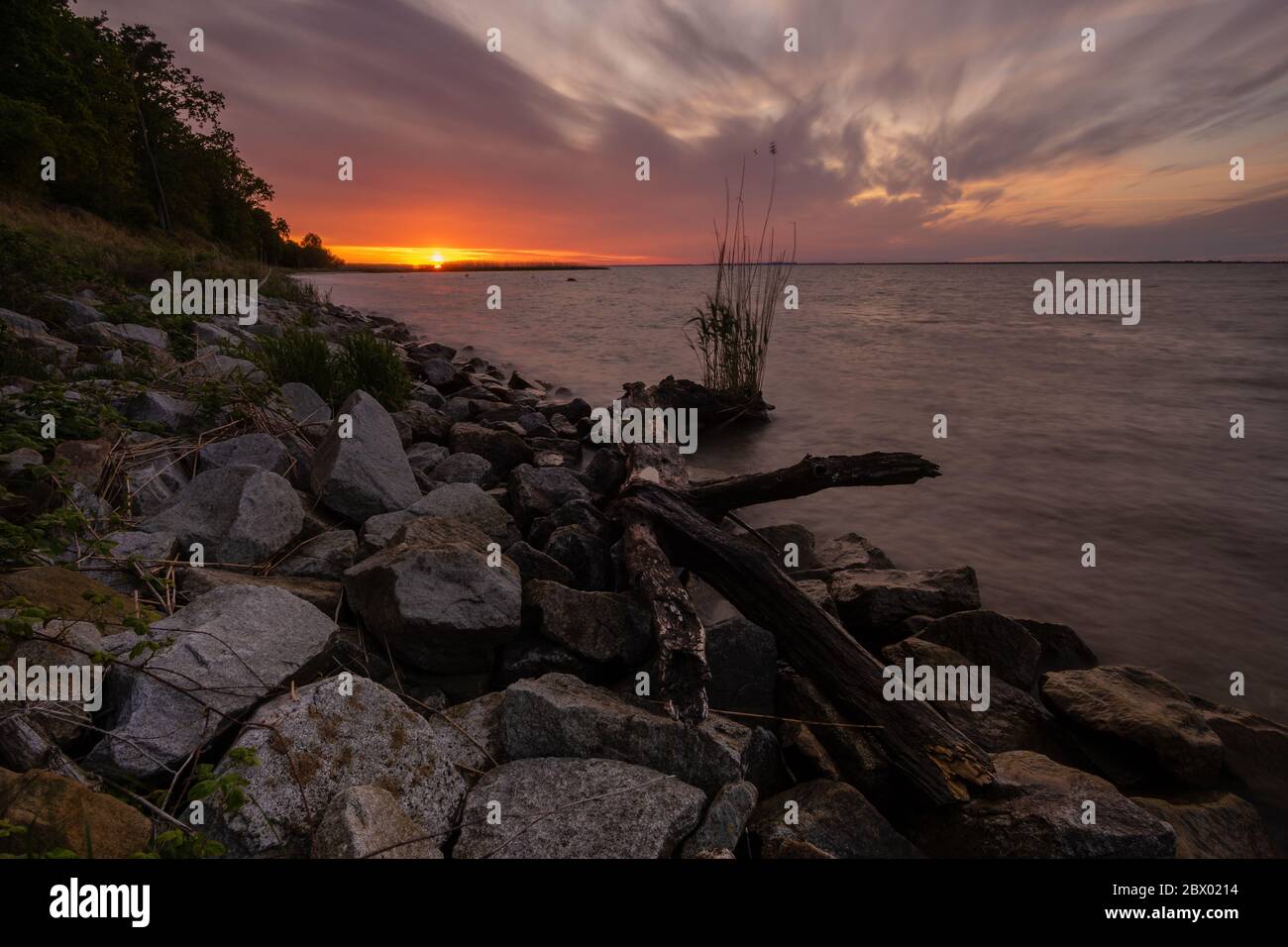 Lake cloudy sky sunset blue hi-res stock photography and images - Alamy