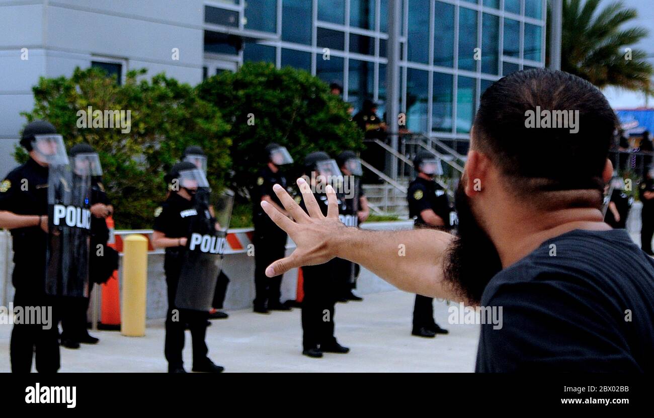 June 3, 2020 - Orlando, Florida, United States - A protester shouts at police officers during  a demonstration against police brutality and the killing of George Floyd in front of Orlando Police Headquarters on June 3, 2020 in Orlando, Florida. Protests continue to be held across  the country over the death of George Floyd, who was killed on May 25 while being arrested in Minneapolis. (Paul Hennessy/Alamy Live News) Stock Photo