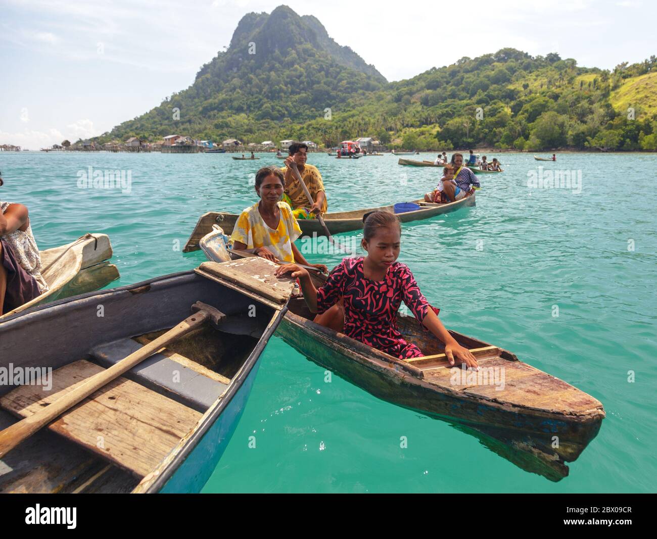 Semporna Sabah, Malaysia-CIRCA APRIL, 2017: Unidentified local BAJAU LAUT people on wooden boat in Bodgaya Island in Tun Sakaran marine park, Sabah Bo Stock Photo