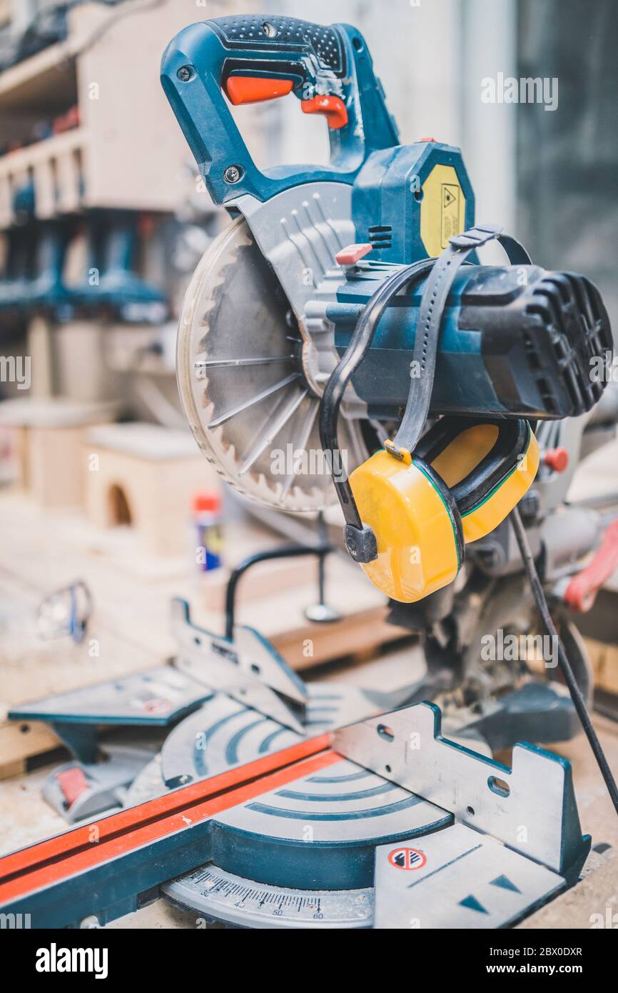 Carpentry safety in production safe work with power tools