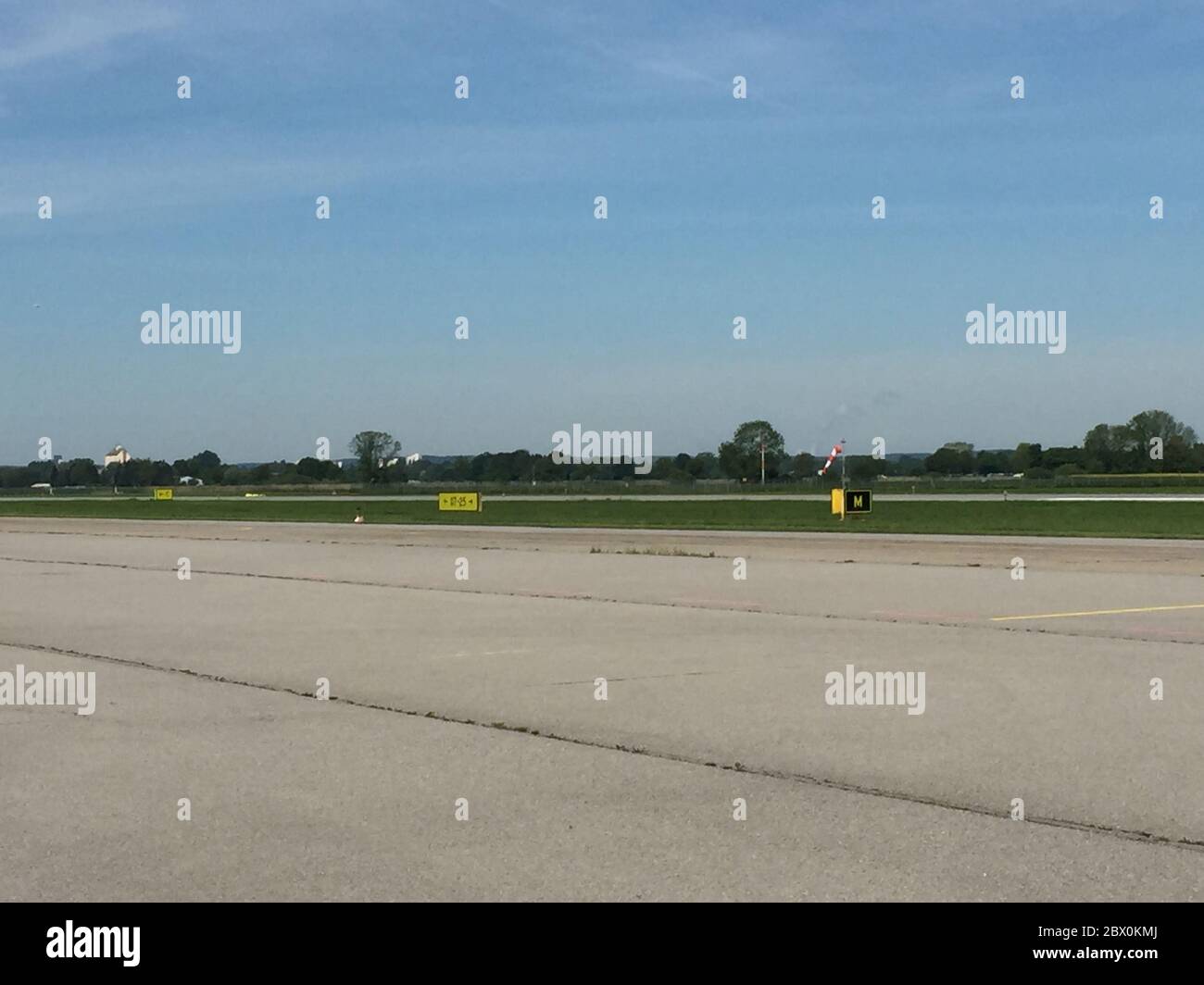 Concrete apron hires stock photography and images Alamy