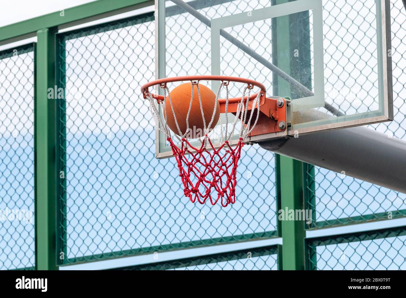 Basketball ring hi-res stock photography and images - Alamy