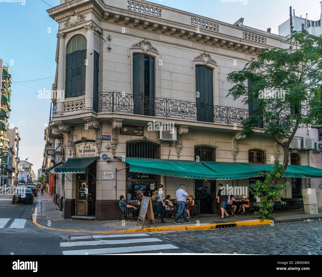 Tourists enjoying a drink on a terrace at Chile street in Monserrat, Buenos Aires, Argentina - January 21th 2019 Stock Photo