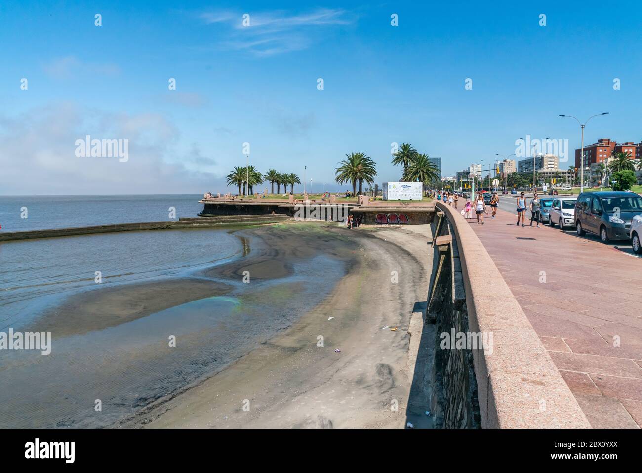 Peolpe walking on the Rambla Gran Bretana (Great Britain street), Montevideo, Uruguay, January 27th 2019 Stock Photo