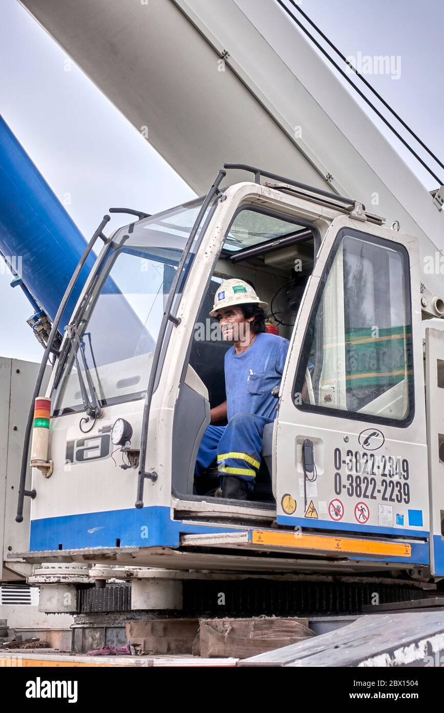 Crane Operator High Resolution Stock Photography and Images Alamy