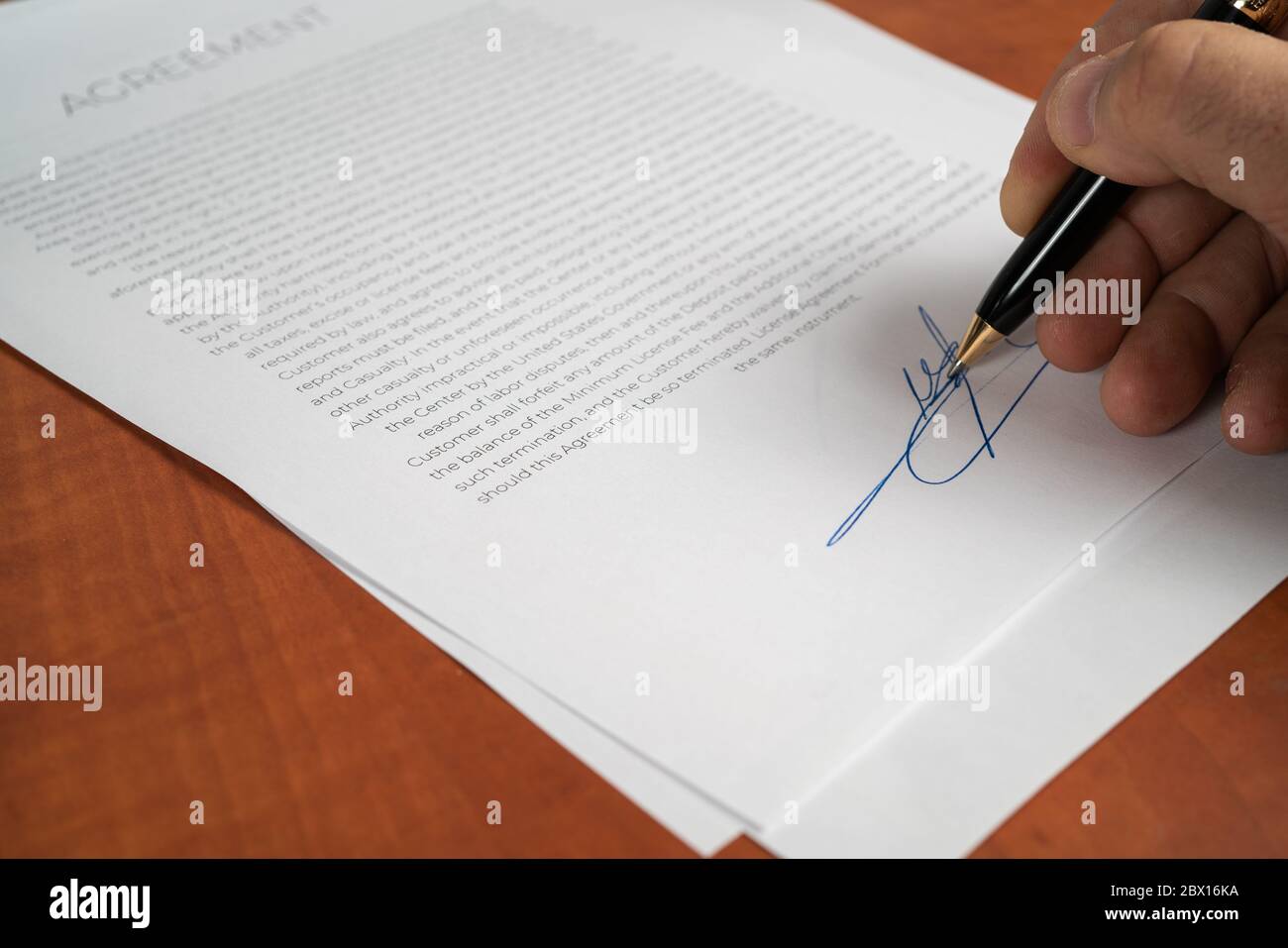 Signature line hi-res stock photography and images - Alamy