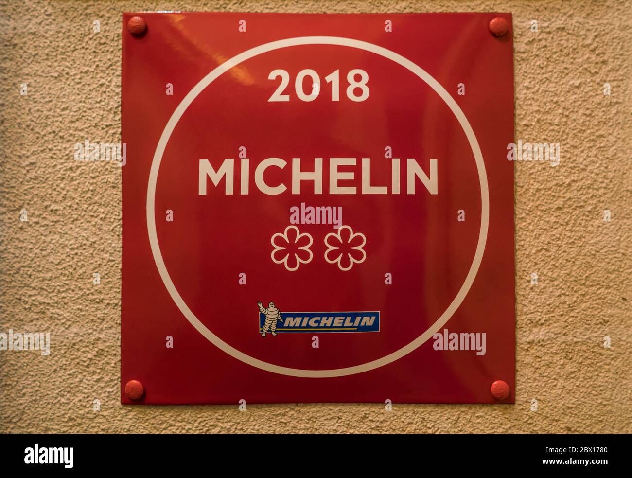Michelin star sign hi-res stock photography and images - Alamy